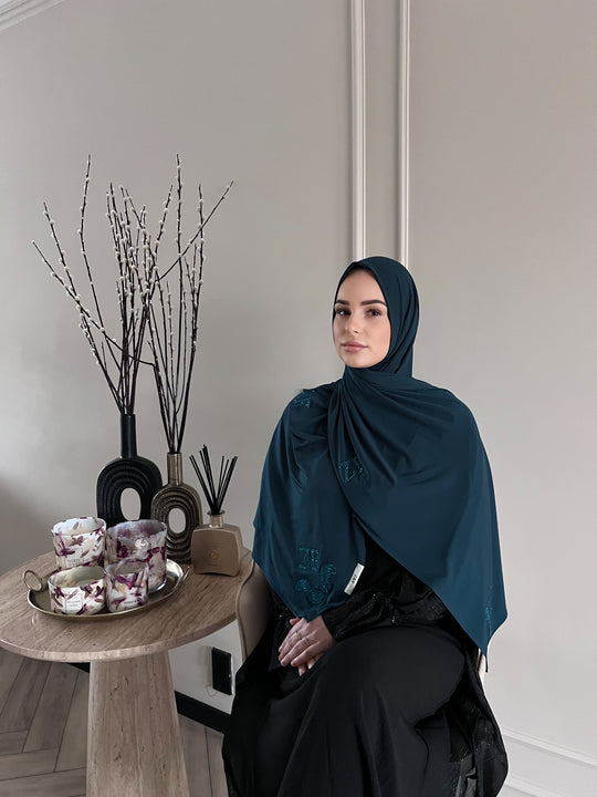 8 stijlvolle manieren om je abaya van 155 cm te dragen